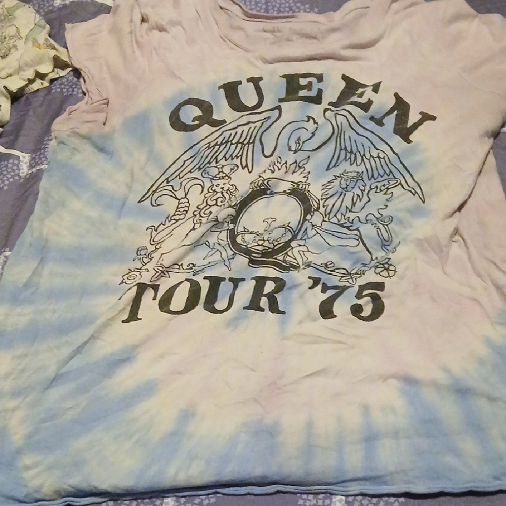 Queen Tour '75 Tie-Dye Short Sleeve Tee